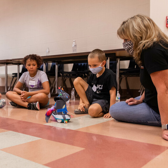 Digital Foundry's Founder, Sherri McCleary working with children at STEAM camp